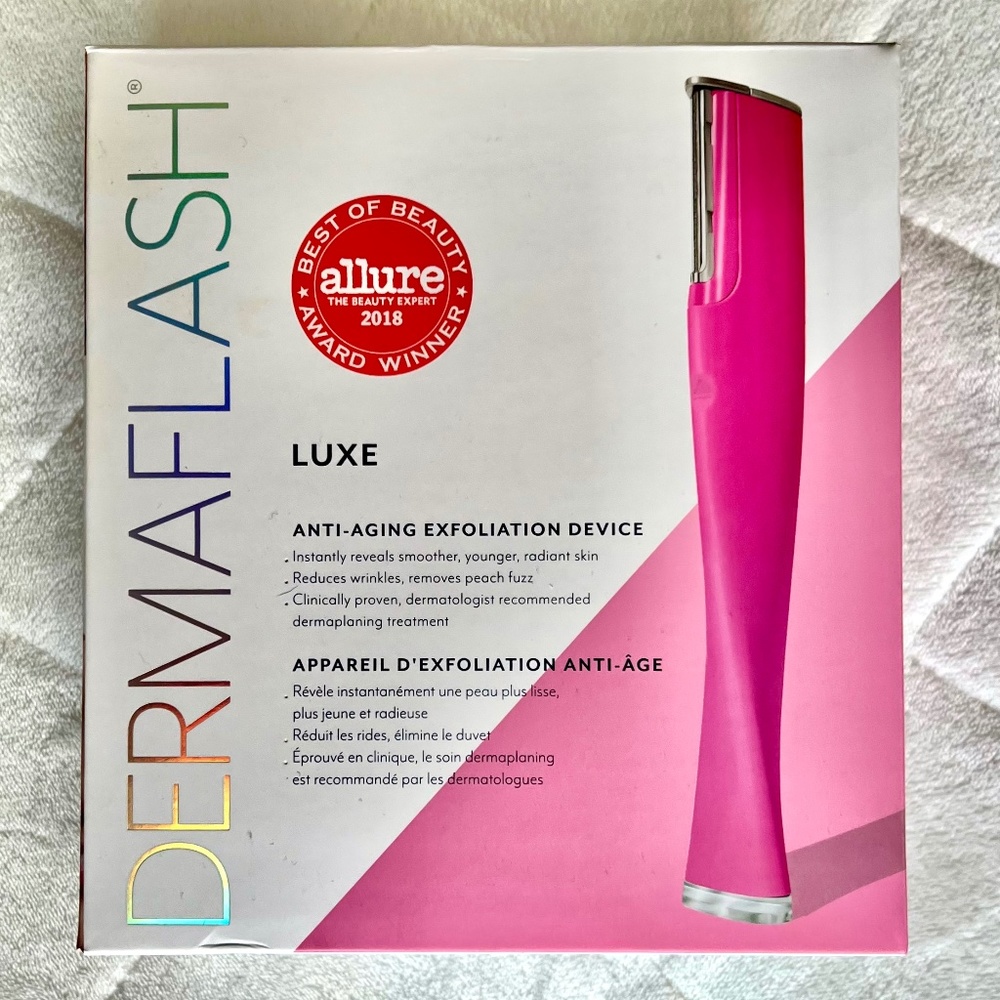 NEW DERMAFLASH LUXE SKINCARE EXFOLIATING, ANTI-AGING, HAIR REMOVAL DEVICE